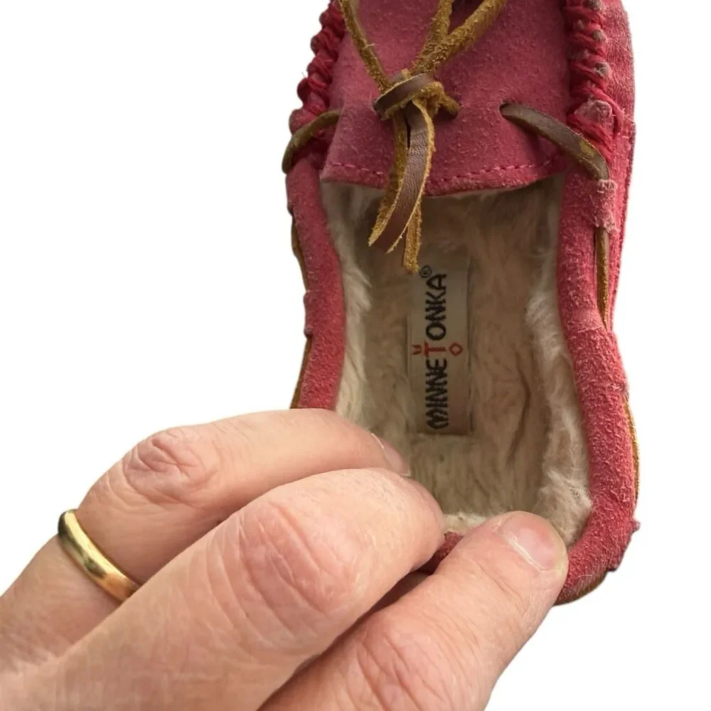 Minnetonka moccasins pink leather Sherpa lined slippers Toddler Girl Sz 7 Flats